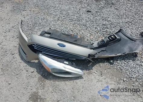 2018 Ford Focus Titanium z USA, uszkodzony, nr VIN 1FADP3J27JL279628